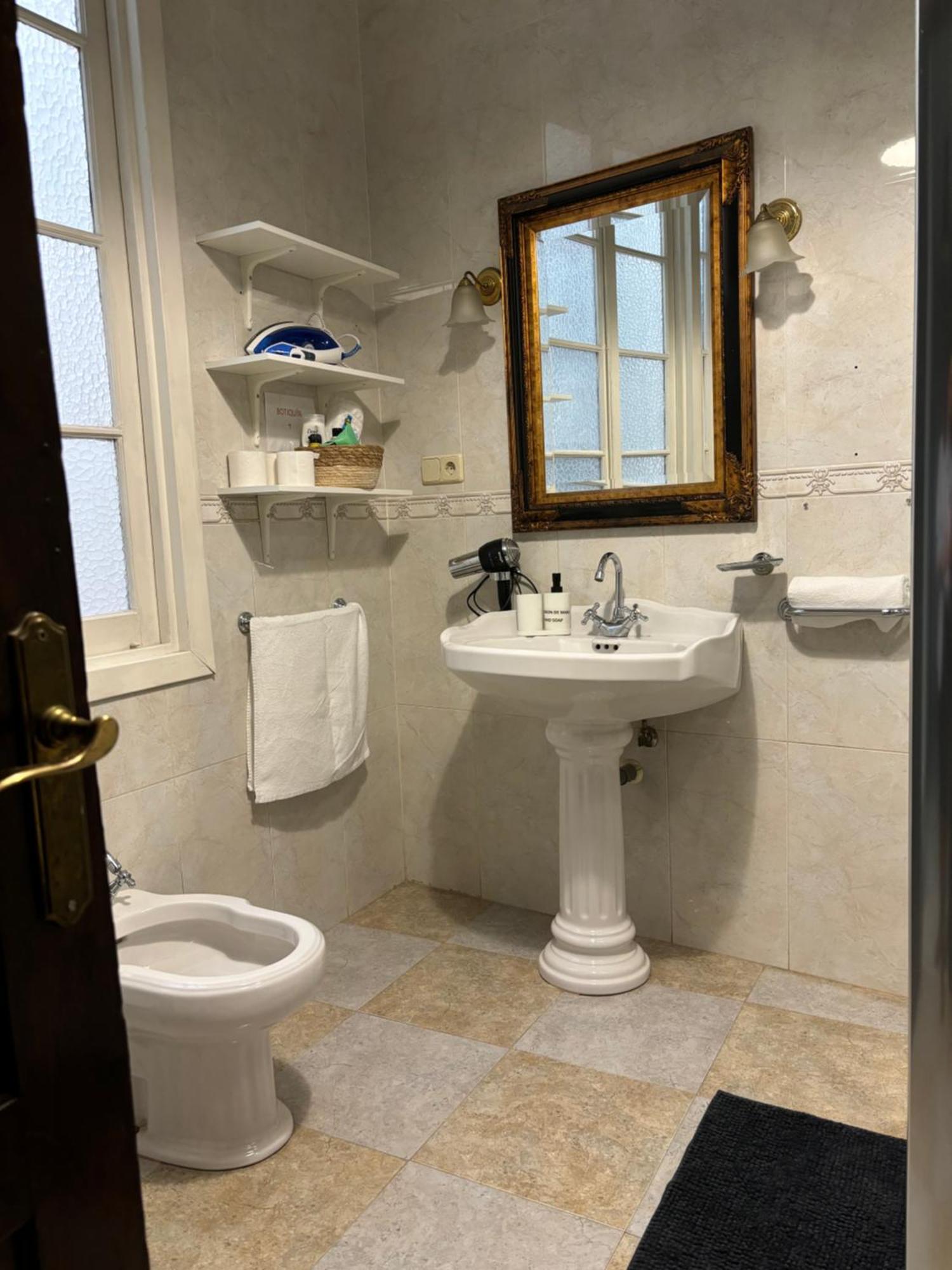 Apartamento En El Centro Historico De Малага Екстериор снимка